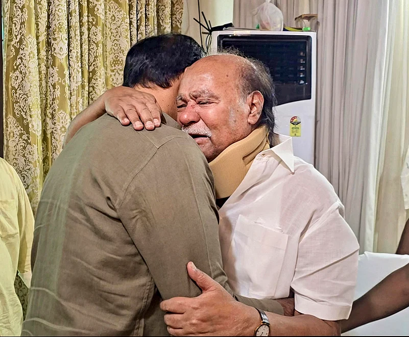 Anbumani, Ramadoss reconcile after prolonged rift