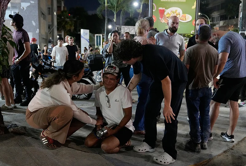 Caracas streets earthquake images