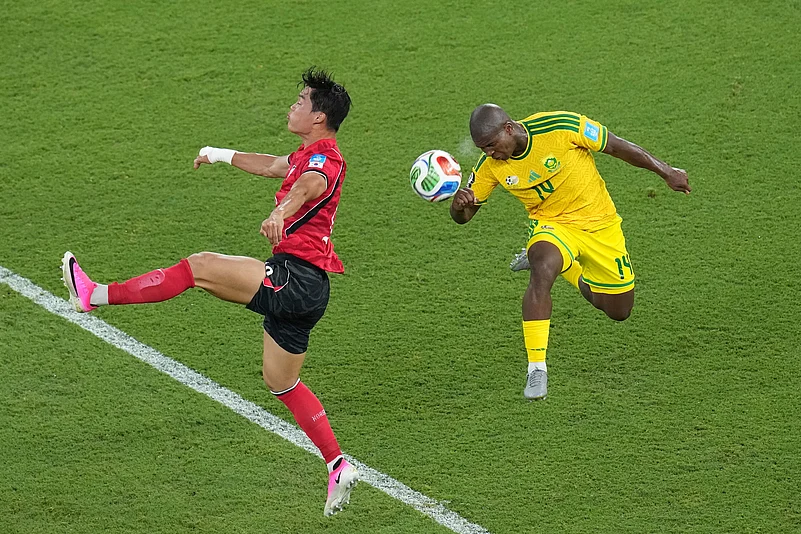 South Africa Vs South Korea FIFA World Cup 2026 Group A Oh Hyeon-gyu and Mbekezeli Mbokazi AP Photo