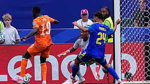 (AP Photo/Petr David Josek) : Ivory Coasts Nicolas Pepe (19) scores during the World Cup Group E soccer match between Curacao and Ivory Coast in Philadelphia, Thursday, June 25, 2026.