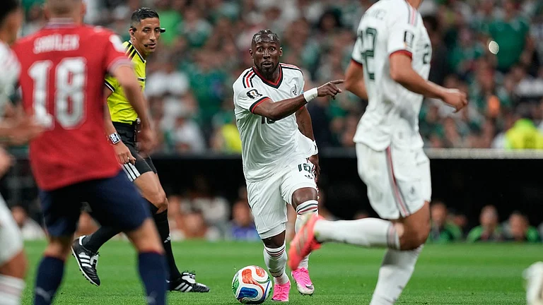 Mexico's Julian Quinones (16) runs with the ball during the World Cup Group A soccer match between Czechia and Mexico in Mexico City, Wednesday, June 24, 2026. - AP Photo/Natacha Pisarenko