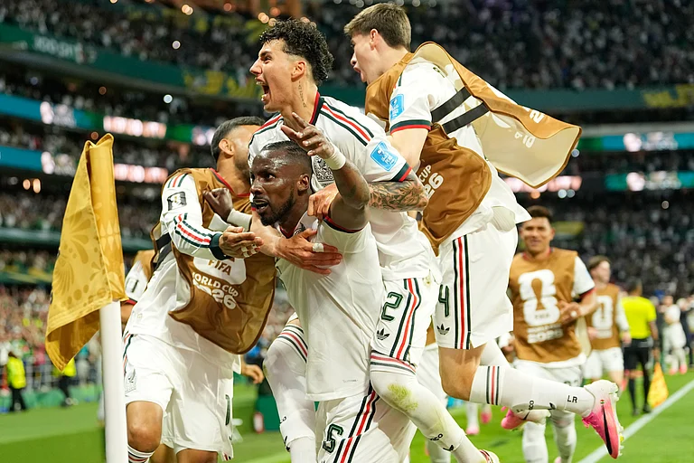 Mexico's Julian Quinones celebrates scoring his side's second goal against Czechia during a World Cup Group A soccer match in Mexico City, Wednesday, June 24, 2026. - (AP Photo/Silvia Izquierdo)