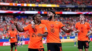 Ashley Landis/AP Photo : Netherlands Crysencio Summerville celebrates with Memphis Depay (10) after scoring his sides fifth goal during the World Cup Group F soccer match between the Netherlands and Sweden in Houston.