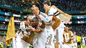 AP Photo/Silvia Izquierdo : Mexico's Julian Quinones celebrates scoring his side's second goal against Czechia during a World Cup Group A soccer match in Mexico City, Wednesday, June 24, 2026.