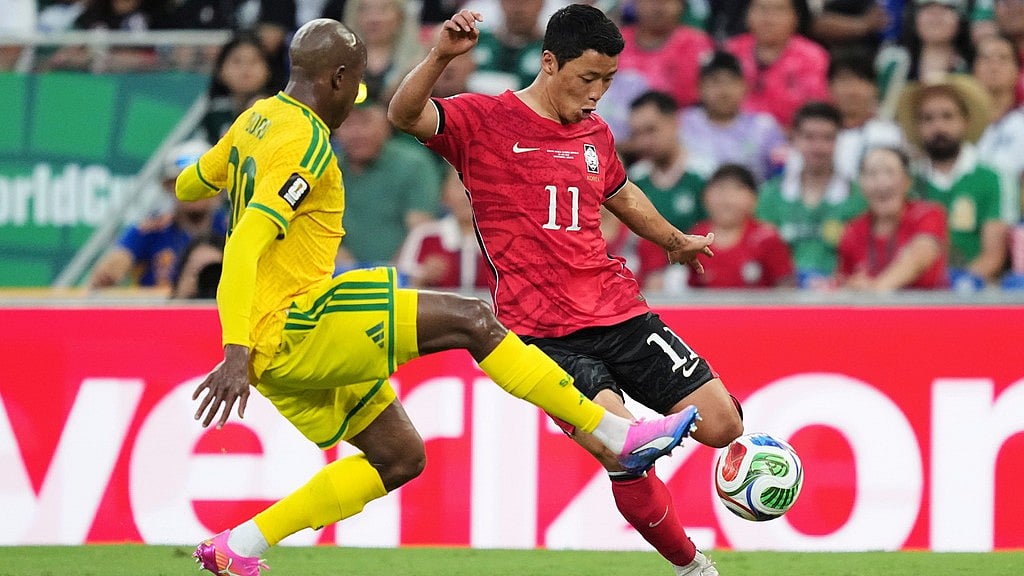 South Africa's Khuliso Mudau (20), left, duels for the balls with South Korea's Hwang Hee-chan (11) during the World Cup Group A soccer match between South Africa and South Korea in Guadalupe, near Monterrey, Mexico, Wednesday, June 24, 2026.  - AP Photo/Moises Castillo