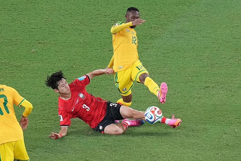 South Africa Vs South Korea FIFA World Cup 2026 Group A Lee Gi-hyeok and Thapelo Maseko AP Photo