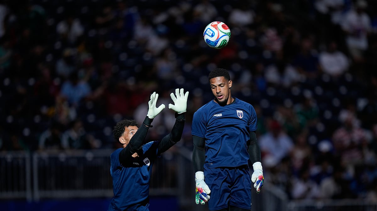 Cape Verde goalkeeper Vozinha (1) and his teammate goalkeeper Marcio Rosa (12) warm up ahead of the World Cup Group H soccer match between Cape Verde and Saudi Arabia in Houston, Friday, June 26, 2026. - (AP Photo/Ashley Landis)