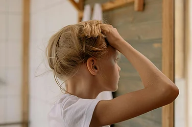 What Actually Happens Under Your Scalp When Hair Stops Growing