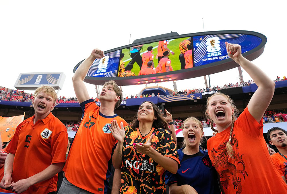 Netherlands vs Tunisia World Cup Soccer highlights-Netherlands fans