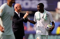AP : France assistant coach Guy Stephan applauds France's Ousmane Dembele (7) after the World Cup Group I soccer match between Norway and France in Foxborough, Mass., near Boston