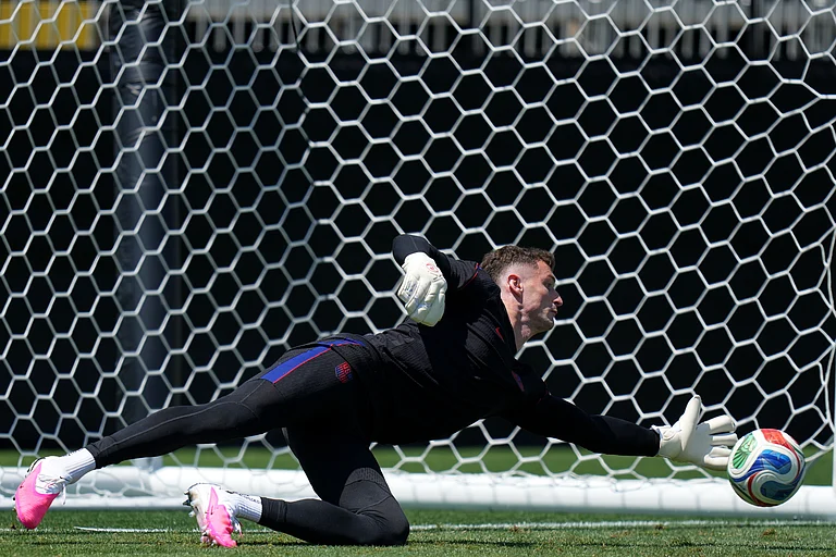 United States goalkeeper Matt Freese practices during a training session ahead of a FIFA World Cup match against Turkey in Irvine, Calif., Wednesday, June 24, 2026 - (AP Photo/Andre Penner)