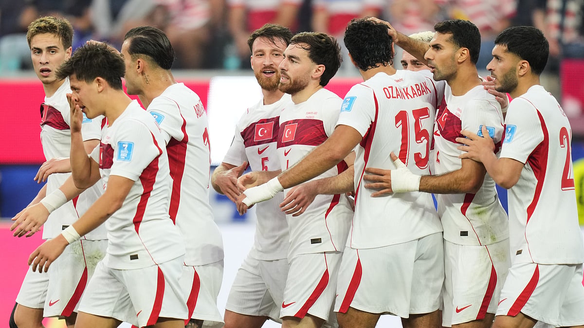 Turkey's Orkun Kokcu, center, celebrates scoring his side's second goal against the United States with teammates during the World Cup Group D soccer match in Inglewood, Calif., near Los Angeles, Thursday, June 25, 2026 - (AP Photo/Andre Penner)
