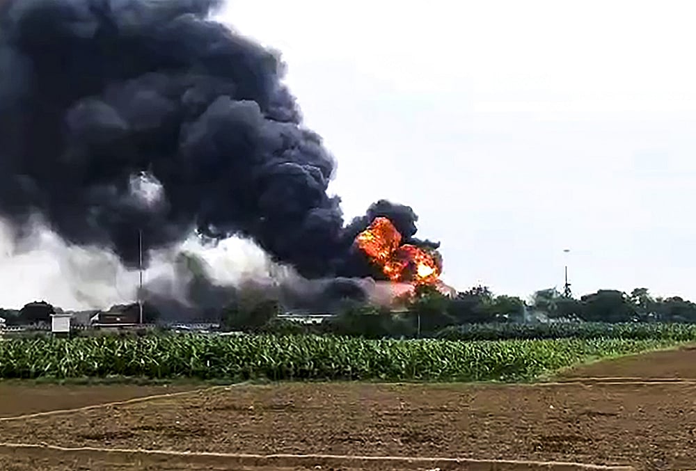 Fire broke out after LPG tanker overturns in Kaushambi