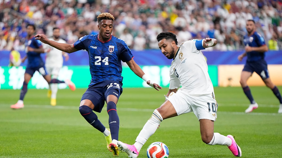 Saudi Arabia's Salem Aldawsari (10) battles for the ball with Cape Verde's Wagner Pina (24) during the World Cup Group H soccer match between Cape Verde and Saudi Arabia in Houston, Friday, June 26, 2026. - (AP Photo/Ashley Landis)