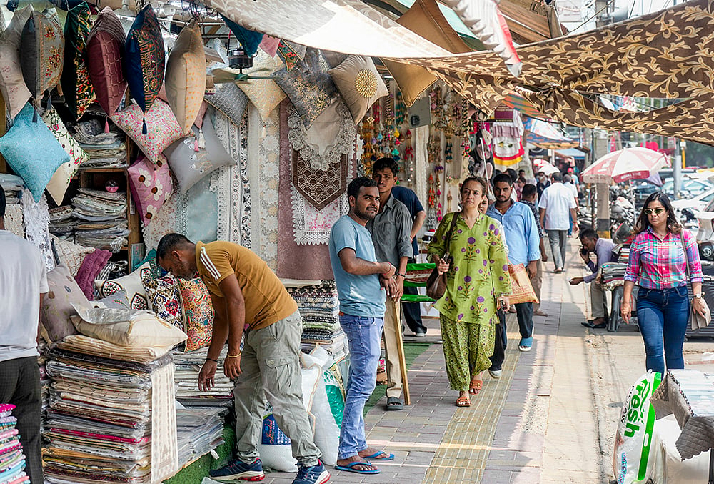 footpath encroach in new delhi