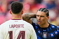 AP/Ricardo Mazalan : Uruguay's Darwin Nunez (9) talks to Spain's Aymeric Laporte (14) during the World Cup Group H soccer match