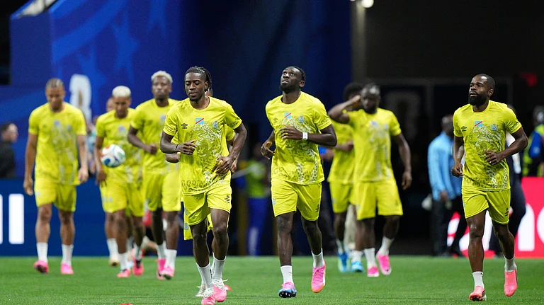Congo players arrive on the pitch to warm up prior to the World Cup Group K soccer match between DR Congo and Uzbekistan in Atlanta, Saturday, June 27, 2026. - (AP Photo/Jacob Kupferman)