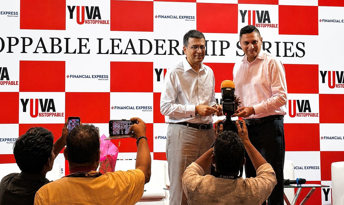 Ravi Bhatnagar receiving the 'Chakra of Change' award from former CJI D.Y. Chandrachud - null