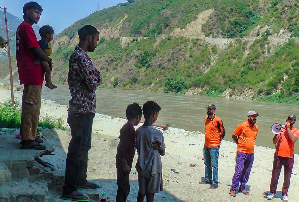 SDRF conducts awareness drive along Chenab River