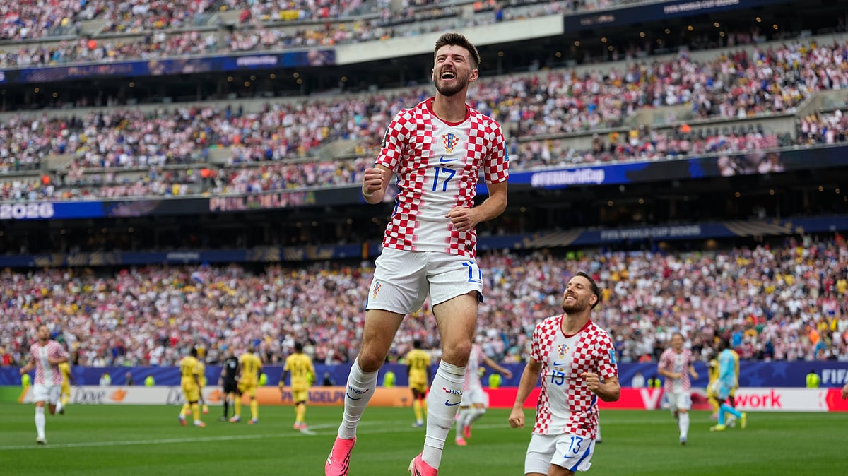 Croatia's Petar Sucic (17) celebrates after scoring his side's opening goalbduring the World Cup Group L soccer match between Croatia and Ghana in Philadelphia, Saturday, June 27, 2026. - (AP Photo/Matt Slocum)