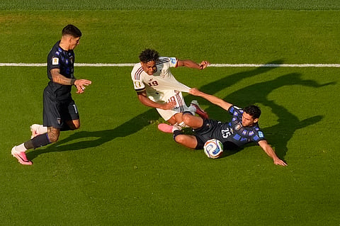 Spain's Lamine Yamal (19) battles for the ball with Uruguay's Juan Manuel Sanabria (25) and Mathias Olivera (16) during the World Cup Group H soccer match between Uruguay and Spain in Zapopan