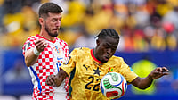 Croatia Vs Ghana Live Score, FIFA World Cup: Vlasic Shakes The Post As Vatreni Pounce On Midfield Gift (AP Photo/Petr Josek) : Croatia's Petar Sucic (17), left, vies for the ball with Ghana's Kamaldeen Sulemana (22) during the World Cup Group L soccer match between Croatia and Ghana in Philadelphia, Saturday, June 27, 2026.