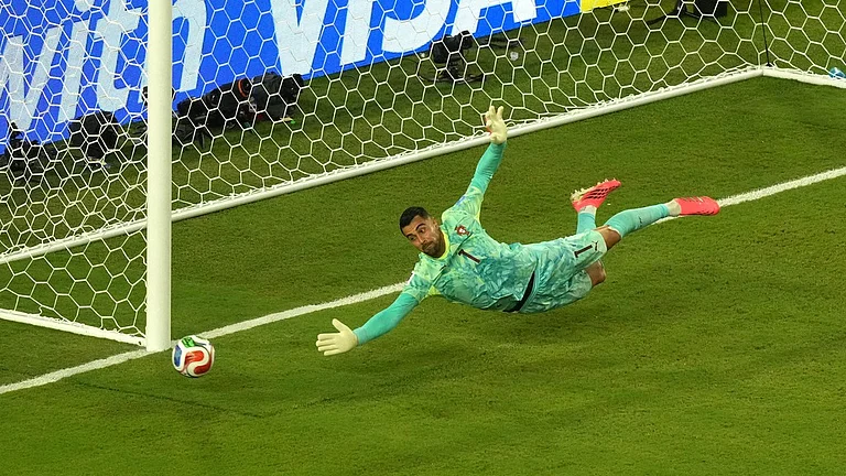 Portugal goalkeeper Diogo Costa (1) makes a save during the World Cup Group K soccer match between Colombia and Portugal in Miami Gardens. - Marta Lavandier/AP Photo