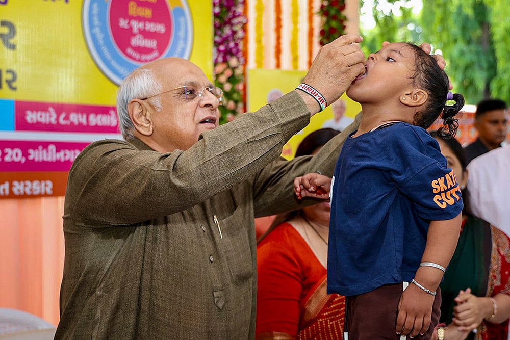 GJ CM administers polio drops to a child in Gujarat