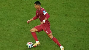 Marta Lavandier/AP Photo : Portugals Cristiano Ronaldo (7) controls the ball during the World Cup Group K soccer match between Colombia and Portugal in Miami Garden.