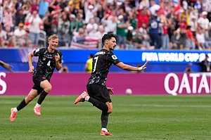 AP/Mark J. Terrill : Canada's Stephen Eustaquio (7) celebrates scoring his side's opening goal during a World Cup round of 32 soccer match