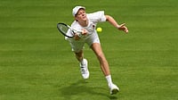 Kirsty Wigglesworth/AP Photo : Jannik Sinner of Italy plays a shot during a training session at the All England Lawn Tennis and Croquet Club, ahead of the Wimbledon Championships in London.