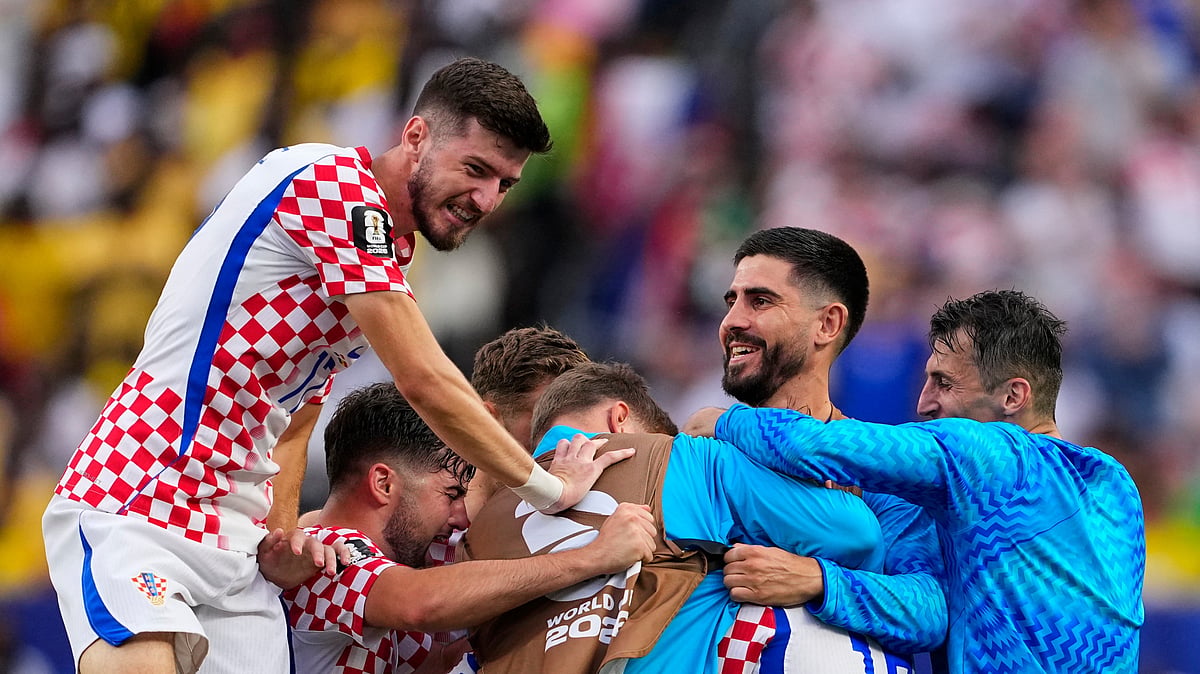 (AP Photo/Petr Josek) : Croatias Nikola Vlasic (13) celebrates with his teammates after scoring his sides second goal during the World Cup Group L soccer match between Croatia and Ghana in Philadelphia, Saturday, June 27, 2026.