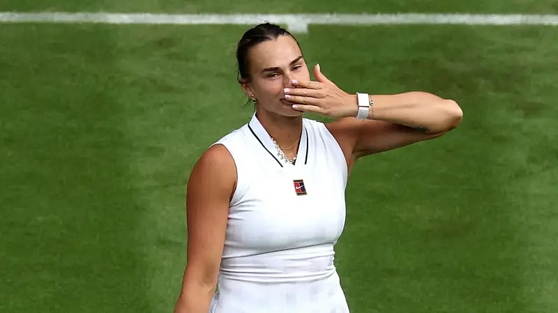 Teodora Kostovic saves the first match point with an ace but is powerless against Aryna Sabalenka's forehand on the second. A big winner into an open court with the teenager heading in the opposite direction. - GETTY IMAGES
