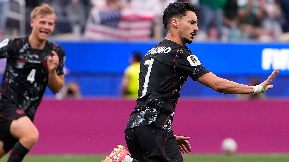 Canada's Stephen Eustaquio (7) celebrates scoring his side's opening goal during a World Cup round of 32 soccer match between South Africa and Canada in Inglewood, Calif., near Los Angeles, Sunday, June 28, 2026 - (AP Photo/Mark J. Terrill)