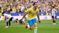 AP Photo/Ashley Landis : Brazil's Gabriel Martinelli (22) celebrates after scoring his side's second goal during the World Cup round of 32 soccer match between Brazil and Japan in Houston.