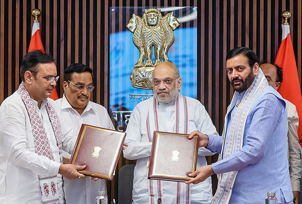 HR and RJ CM signs MOU