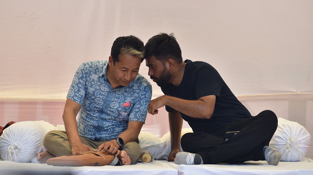 Sonam Wangchuk (L) and Abhijeet Dipke (R) at the protest - Rushikesh More