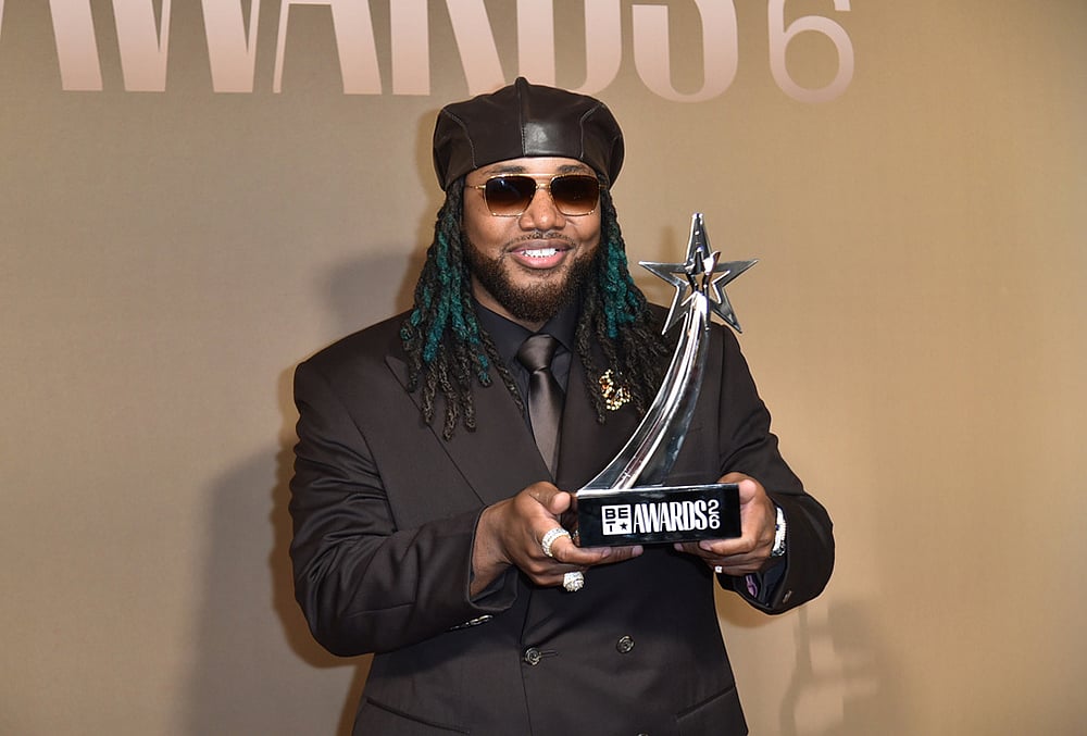 Leon Thomas, winner of the Best Male R&B/Pop Artist 2026