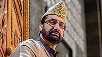 India, Pak Should Return to Negotiating Table: Mirwaiz India, Pak Should Return to Negotiating Table: Mirwaiz