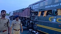Bus Collides with Container Truck on Yamuna Expressway, Four killed
