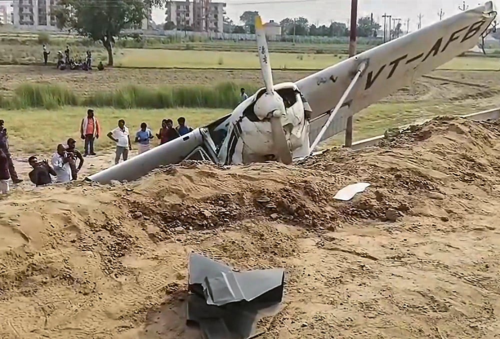 Trainer aircraft crash-landed in Kasganj