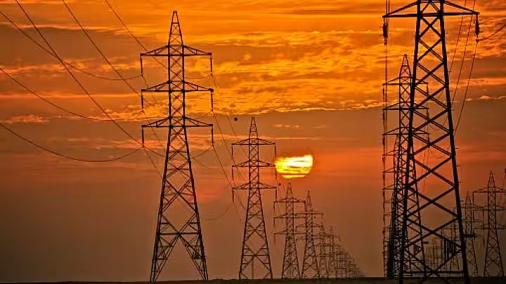 Rising demand and overloaded distribution network causing power cuts in Mumbai: Govt - null