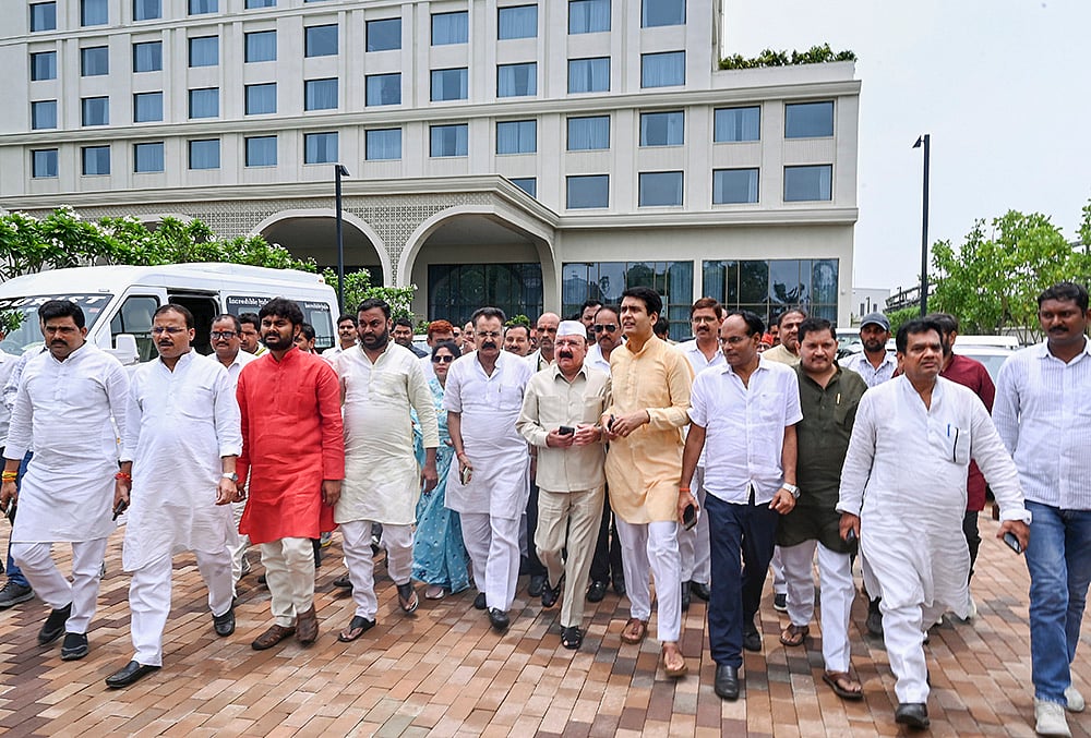 Congress delegation placed under house arrest in Ayodhya