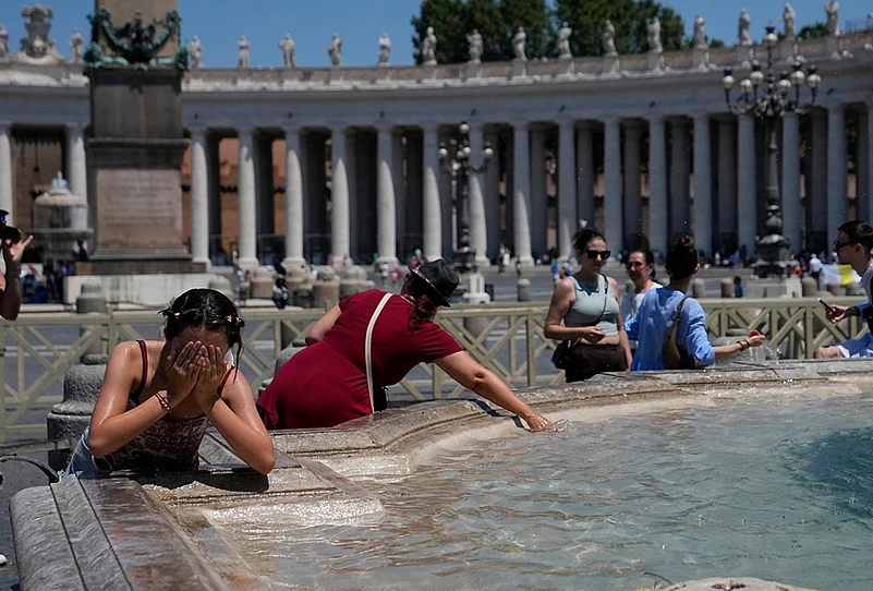 Early Heat Wave in Europe best photo highlights-Vatican weather
