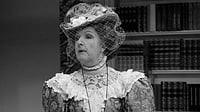 X : Actress Dame Penelope Keith dies at 86
