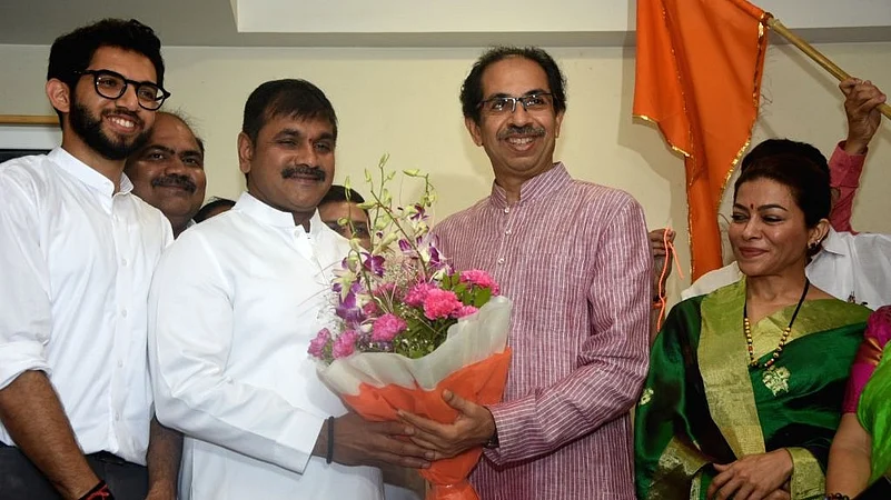 Blow to Uddhav as Sena (UBT) Leader Files Nomination from Mahayuti for Council Dy Chairman Post