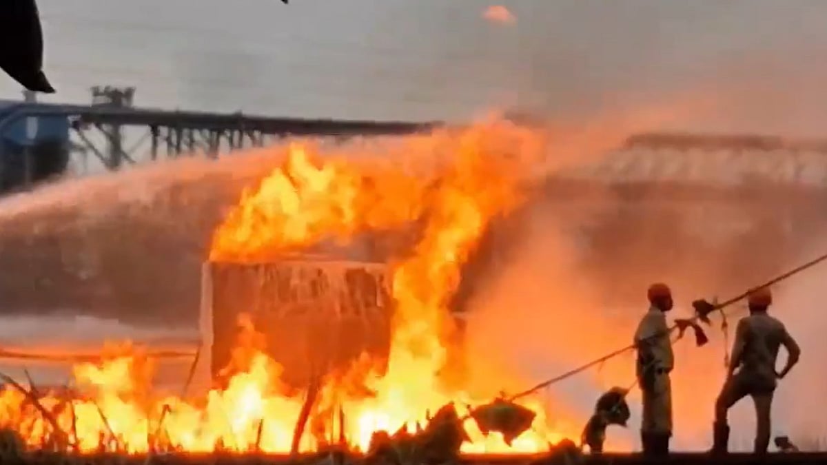 Over 20 injured in fire at naphtha pipeline in West Bengal's Haldia - PTI 