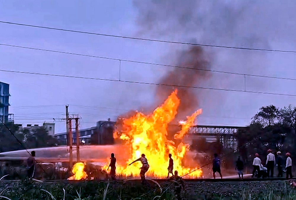 Fire at naphtha-carrying pipeline of Haldia Petrochemicals