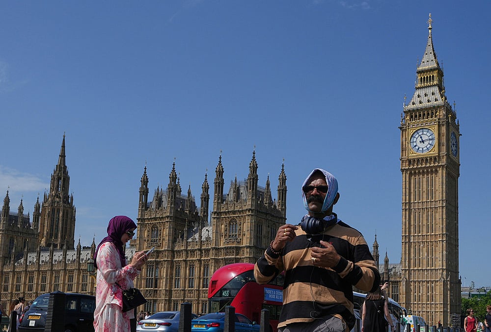 Early Heat Wave in Europe best photo highlights-England hot weather