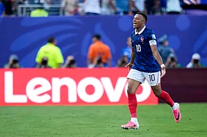 AP/Frank Franklin II : France's Kylian Mbappe (10) celebrates scoring their first goal during the World Cup round of 32 soccer match
